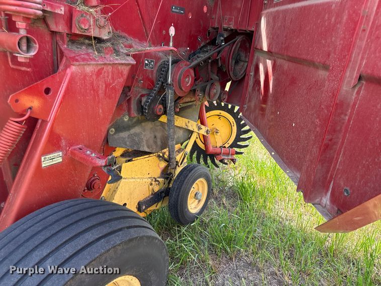 image for item EX2085 New Holland 688 round baler