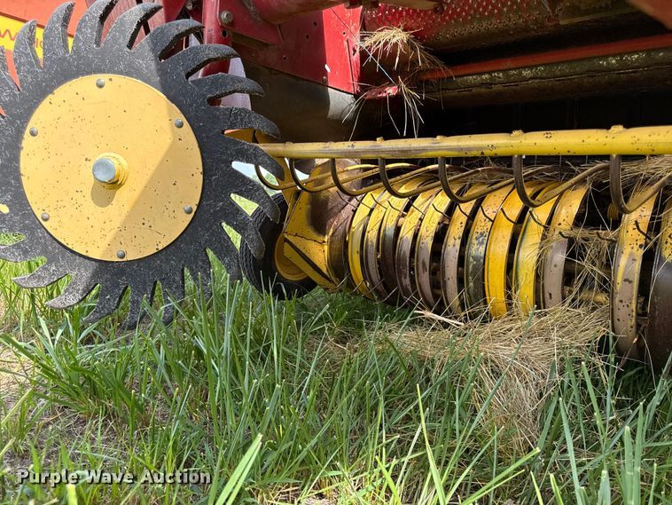 image for item EX2085 New Holland 688 round baler