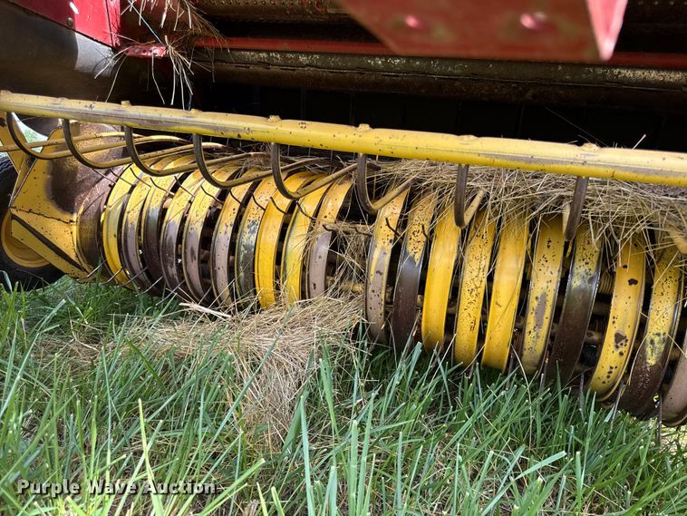 image for item EX2085 New Holland 688 round baler