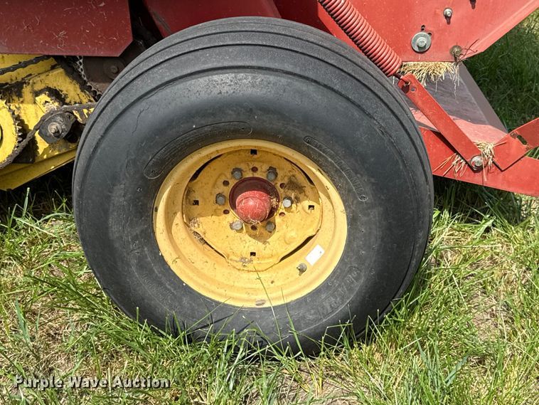 image for item EX2085 New Holland 688 round baler