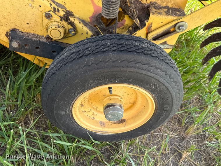 image for item EX2085 New Holland 688 round baler