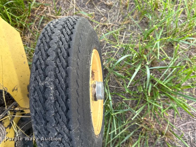 image for item EX2085 New Holland 688 round baler