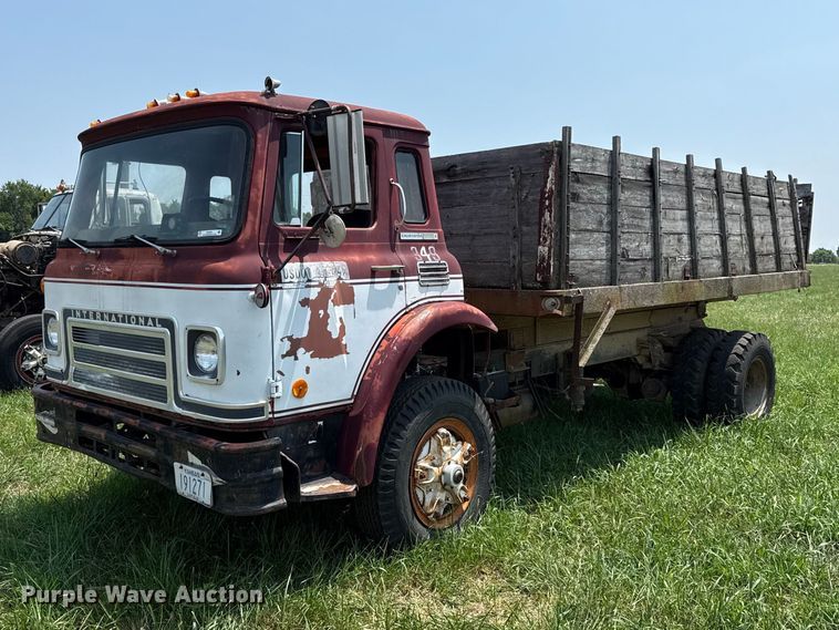 1979 International Cargostar 1850B grain truck