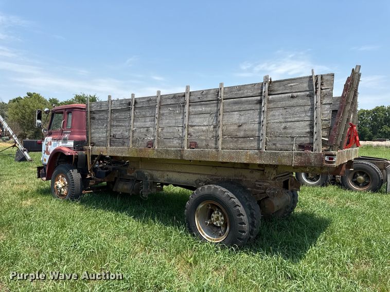 image for item EX2097 1979 International Cargostar 1850B grain truck