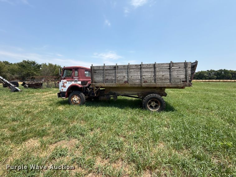 image for item EX2097 1979 International Cargostar 1850B grain truck