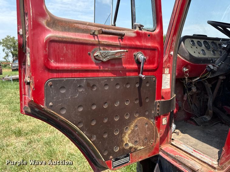 image for item EX2097 1979 International Cargostar 1850B grain truck