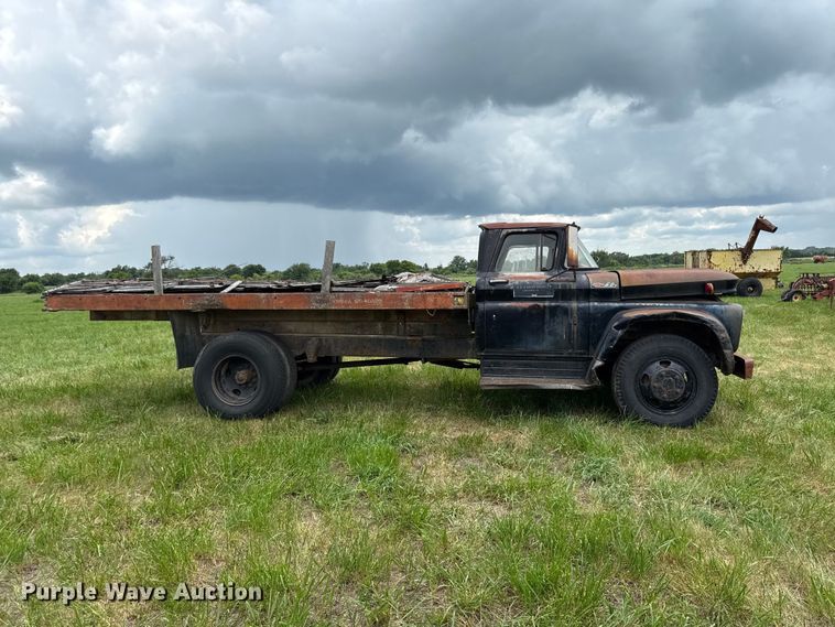 image for item EX2098 1964 Chevrolet C60 grain truck