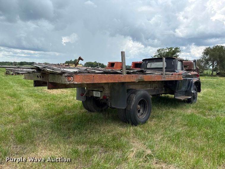 image for item EX2098 1964 Chevrolet C60 grain truck