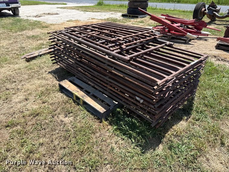 image for item EX2105 (11) livestock panels