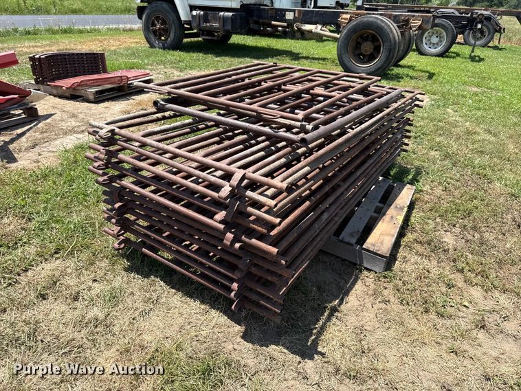 image for item EX2105 (11) livestock panels