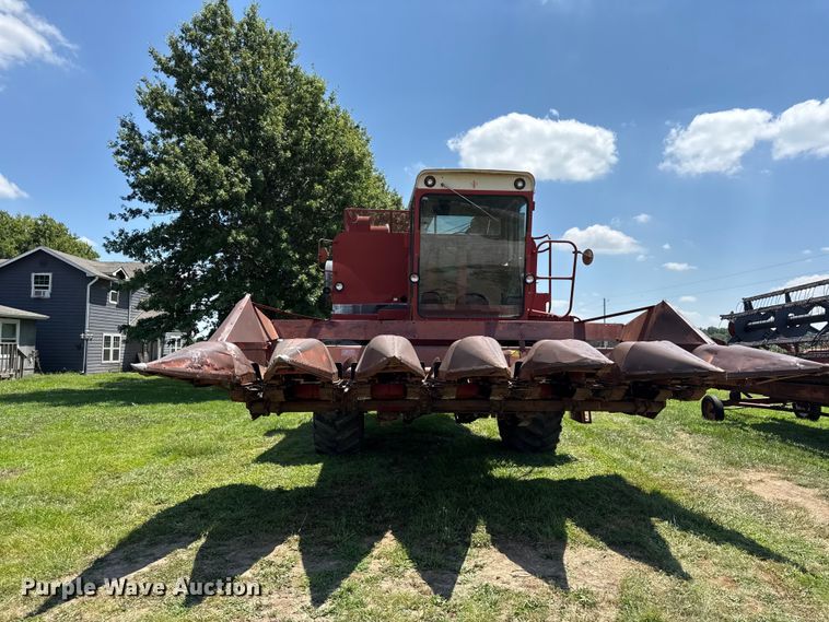 image for item EX2109 1982 International Harvester 1460 combine