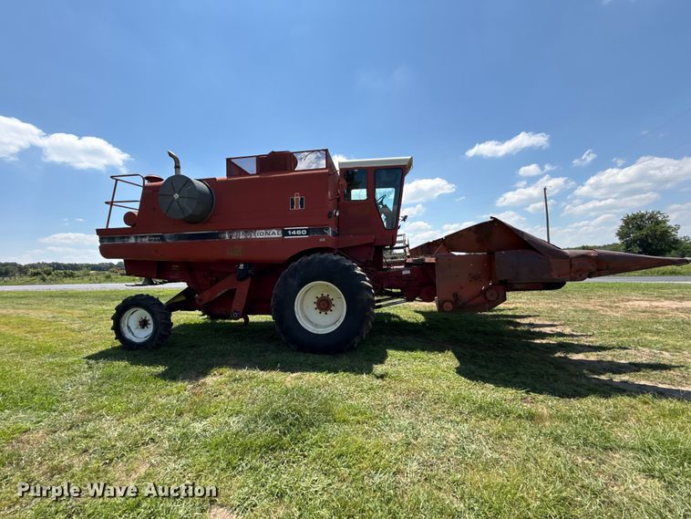 image for item EX2109 1982 International Harvester 1460 combine