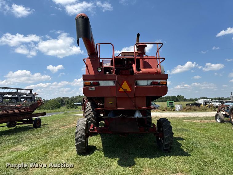 image for item EX2109 1982 International Harvester 1460 combine