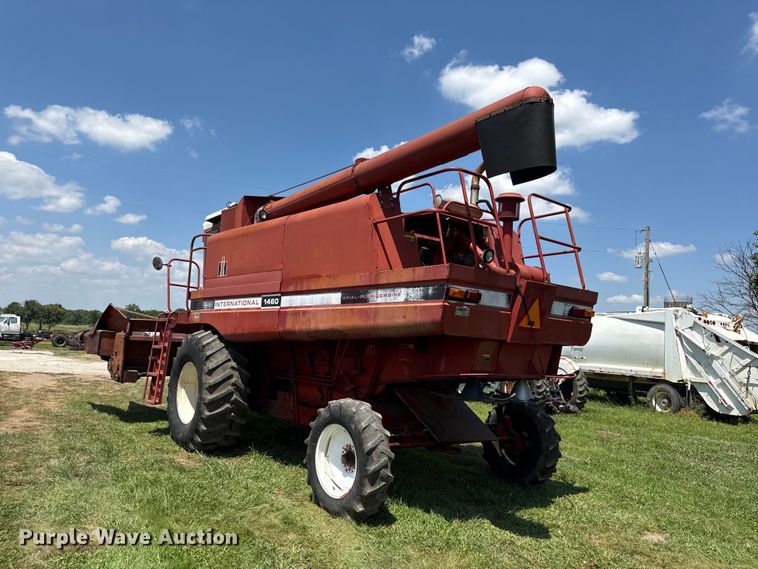 image for item EX2109 1982 International Harvester 1460 combine