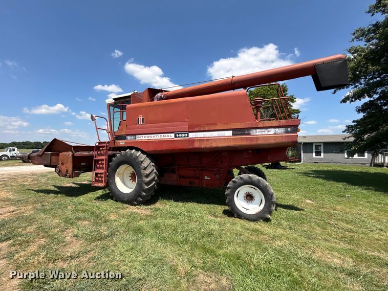 image for item EX2109 1982 International Harvester 1460 combine
