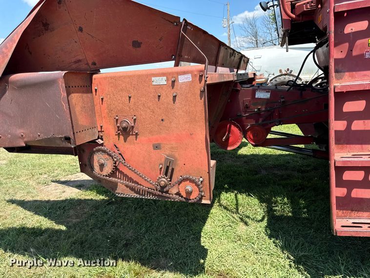 image for item EX2109 1982 International Harvester 1460 combine