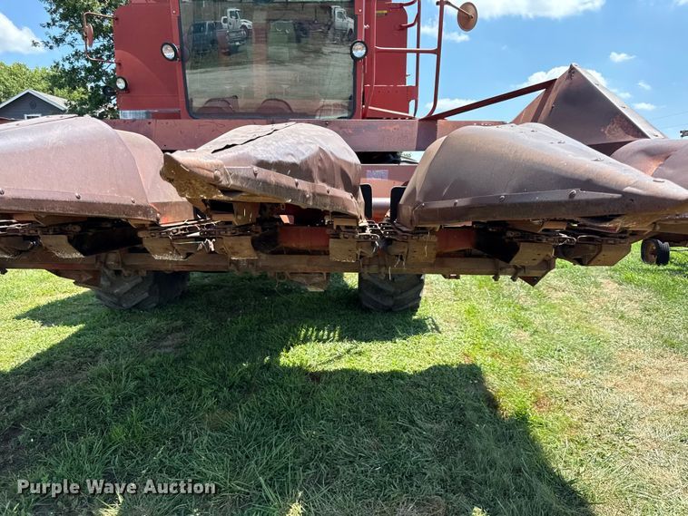 image for item EX2109 1982 International Harvester 1460 combine