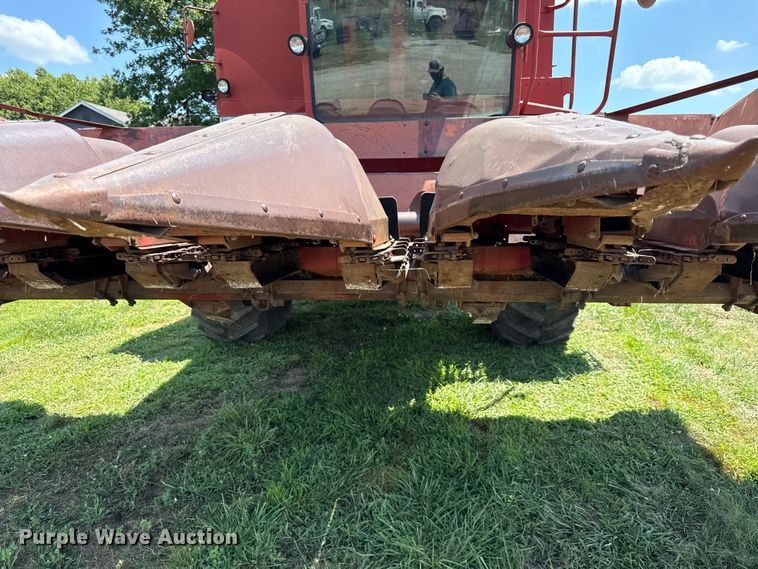 image for item EX2109 1982 International Harvester 1460 combine