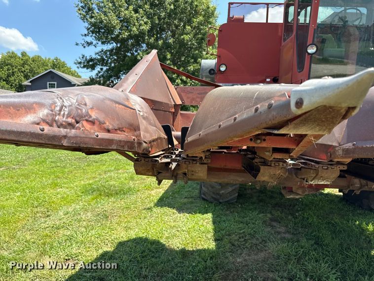 image for item EX2109 1982 International Harvester 1460 combine
