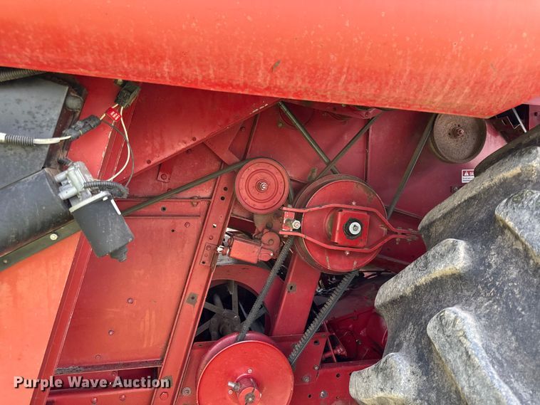 image for item EX2109 1982 International Harvester 1460 combine