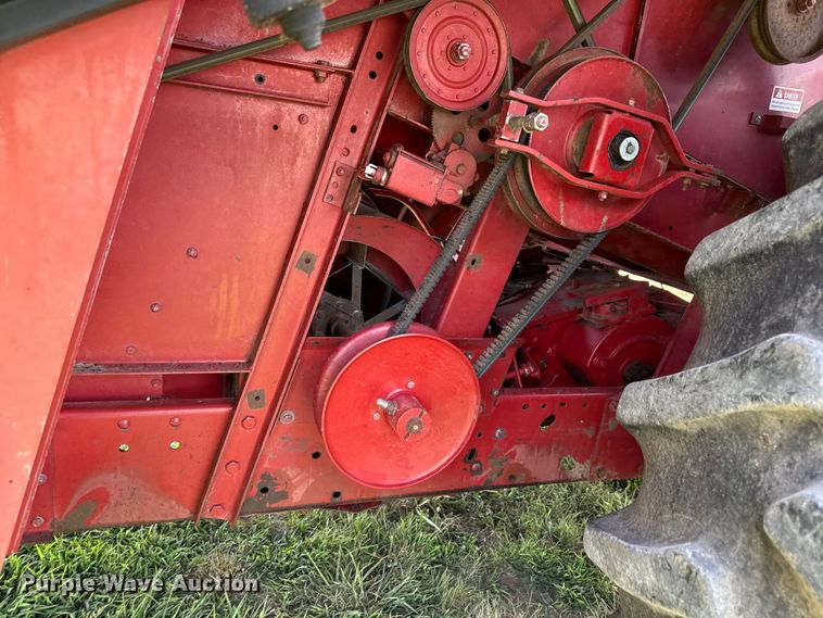 image for item EX2109 1982 International Harvester 1460 combine