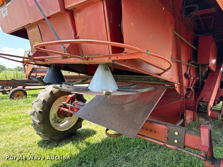 image for item EX2109 1982 International Harvester 1460 combine