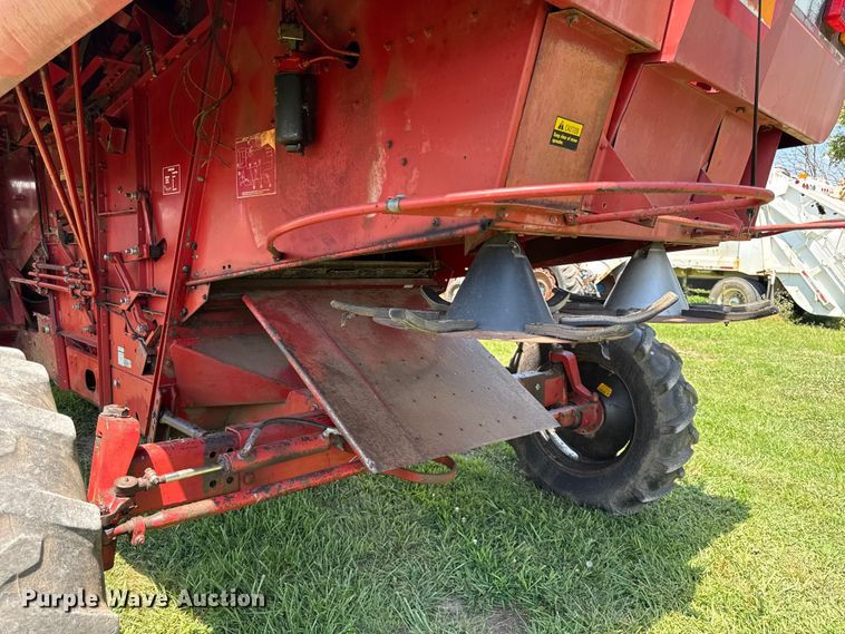 image for item EX2109 1982 International Harvester 1460 combine