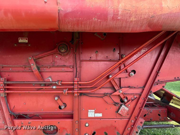 image for item EX2109 1982 International Harvester 1460 combine