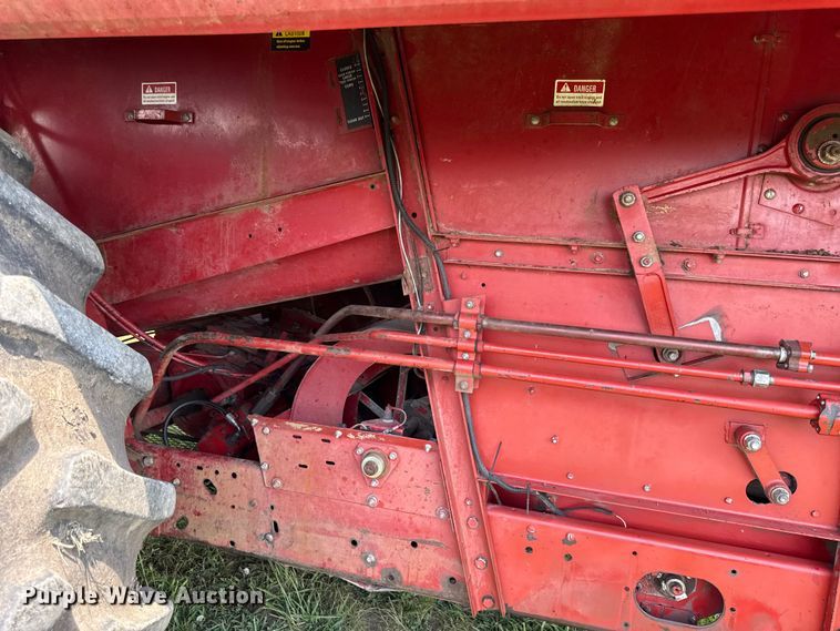 image for item EX2109 1982 International Harvester 1460 combine