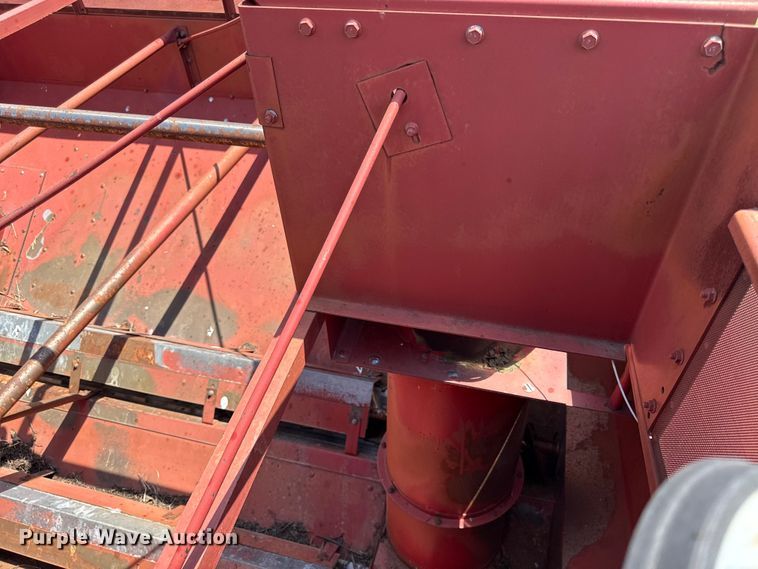 image for item EX2109 1982 International Harvester 1460 combine