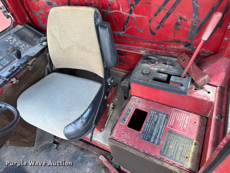 image for item EX2109 1982 International Harvester 1460 combine