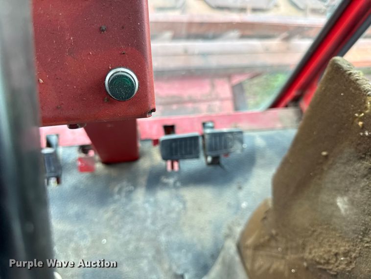 image for item EX2109 1982 International Harvester 1460 combine