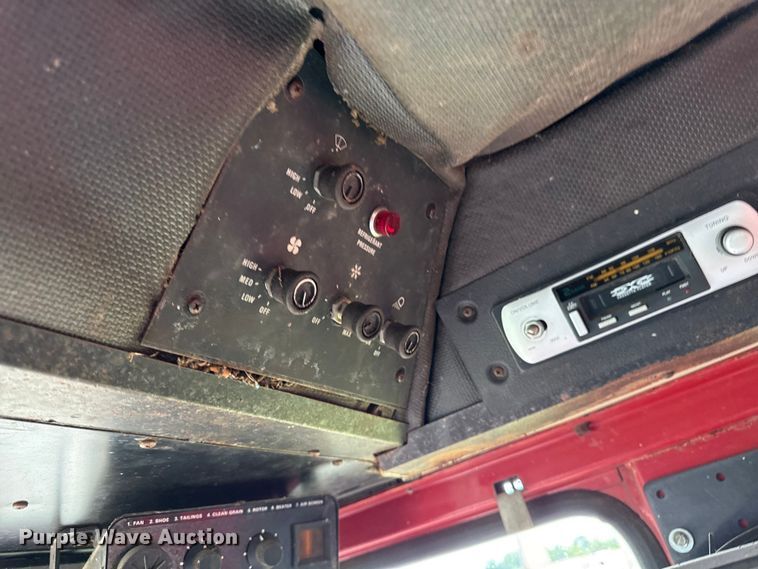 image for item EX2109 1982 International Harvester 1460 combine