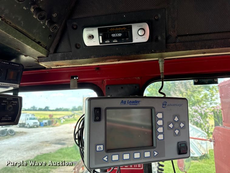 image for item EX2109 1982 International Harvester 1460 combine