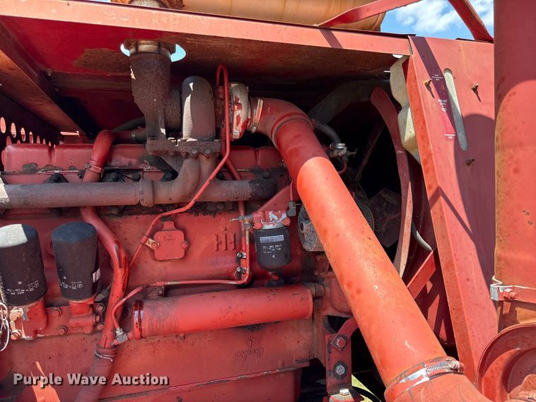image for item EX2109 1982 International Harvester 1460 combine