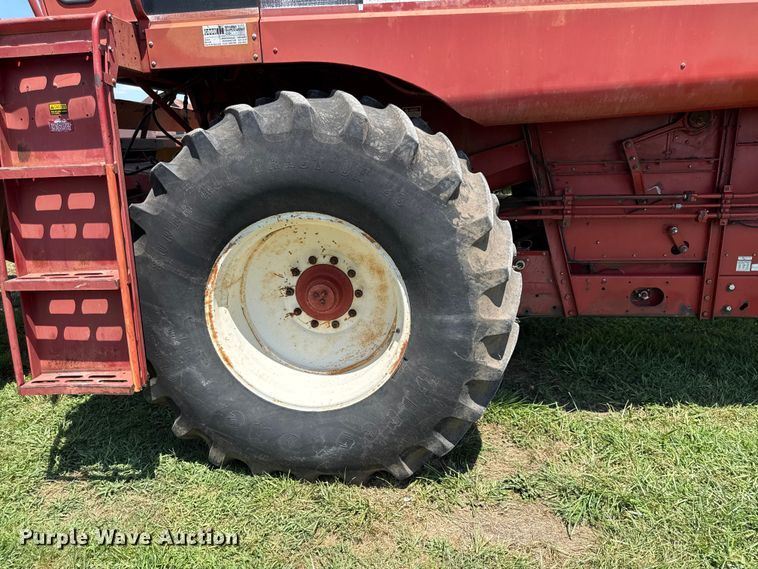 image for item EX2109 1982 International Harvester 1460 combine