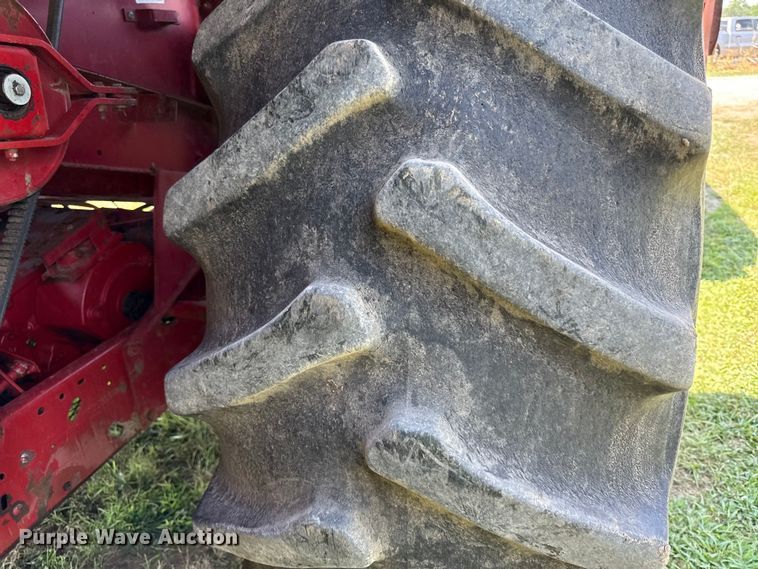 image for item EX2109 1982 International Harvester 1460 combine
