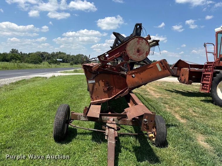 image for item EX2109 1982 International Harvester 1460 combine