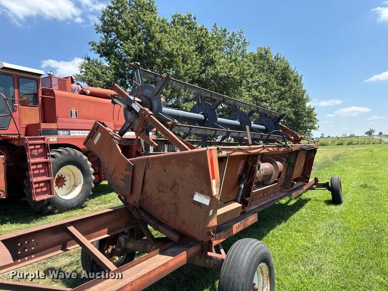 image for item EX2109 1982 International Harvester 1460 combine