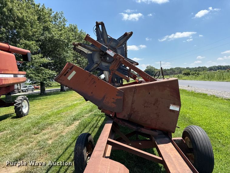 image for item EX2109 1982 International Harvester 1460 combine