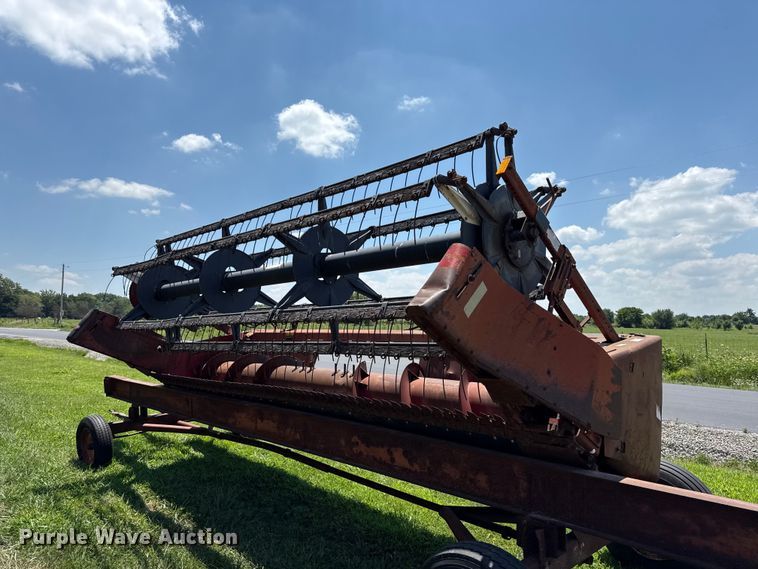 image for item EX2109 1982 International Harvester 1460 combine