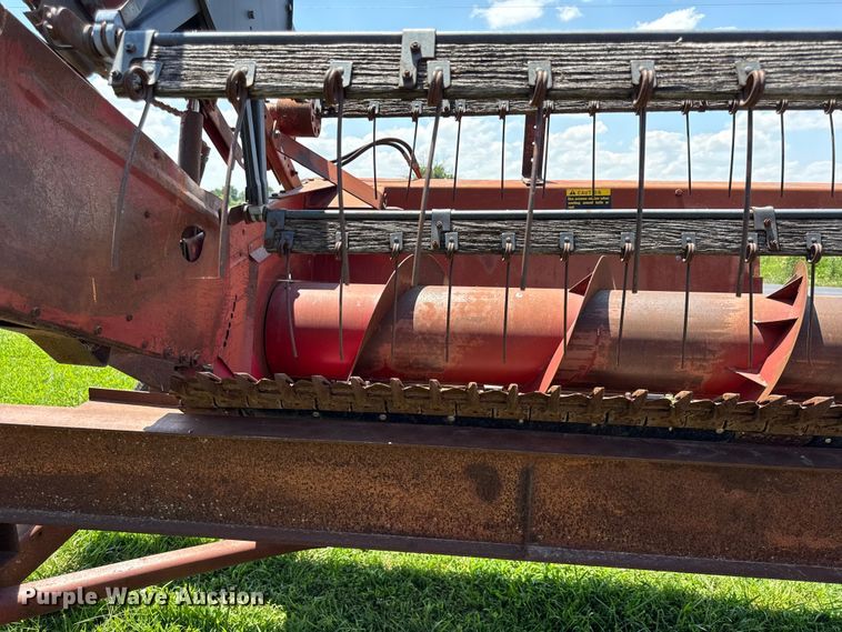 image for item EX2109 1982 International Harvester 1460 combine