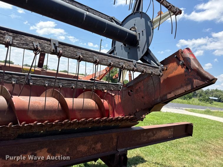 image for item EX2109 1982 International Harvester 1460 combine