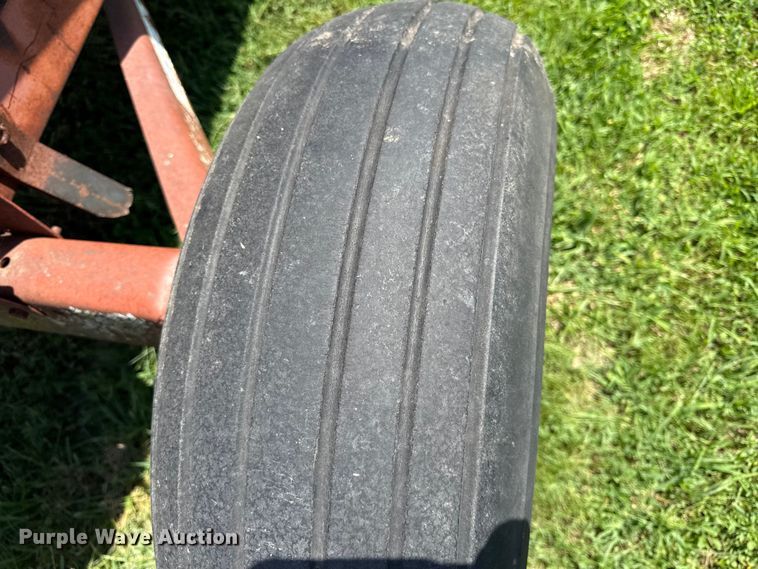 image for item EX2109 1982 International Harvester 1460 combine