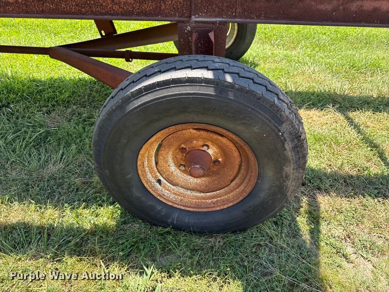 image for item EX2109 1982 International Harvester 1460 combine