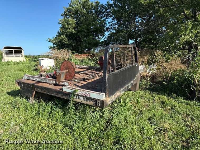 image for item EX2126 Deweze hydraulic bale bed