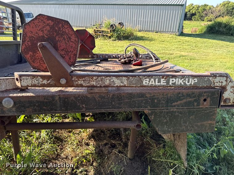 image for item EX2126 Deweze hydraulic bale bed