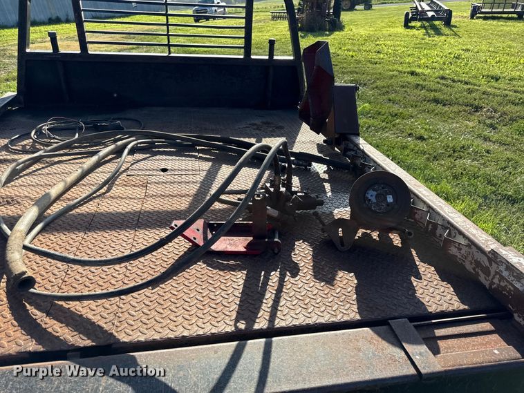 image for item EX2126 Deweze hydraulic bale bed