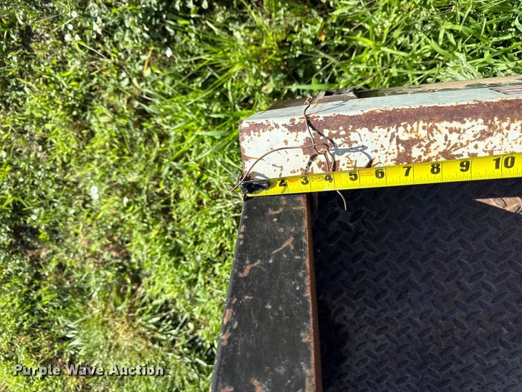 image for item EX2126 Deweze hydraulic bale bed