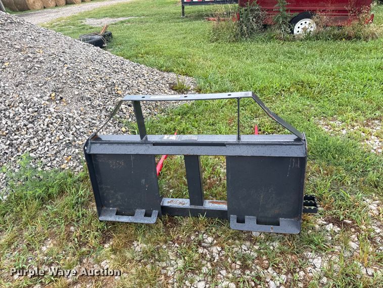image for item EX2135 2025 LandHonor BS-12-2500G skid steer bale spear